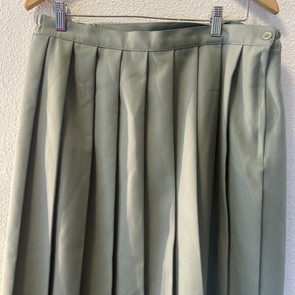 Vintage Lasting Comfort Pleated Skirt - Sage Green - Small - Picture 2 of 14